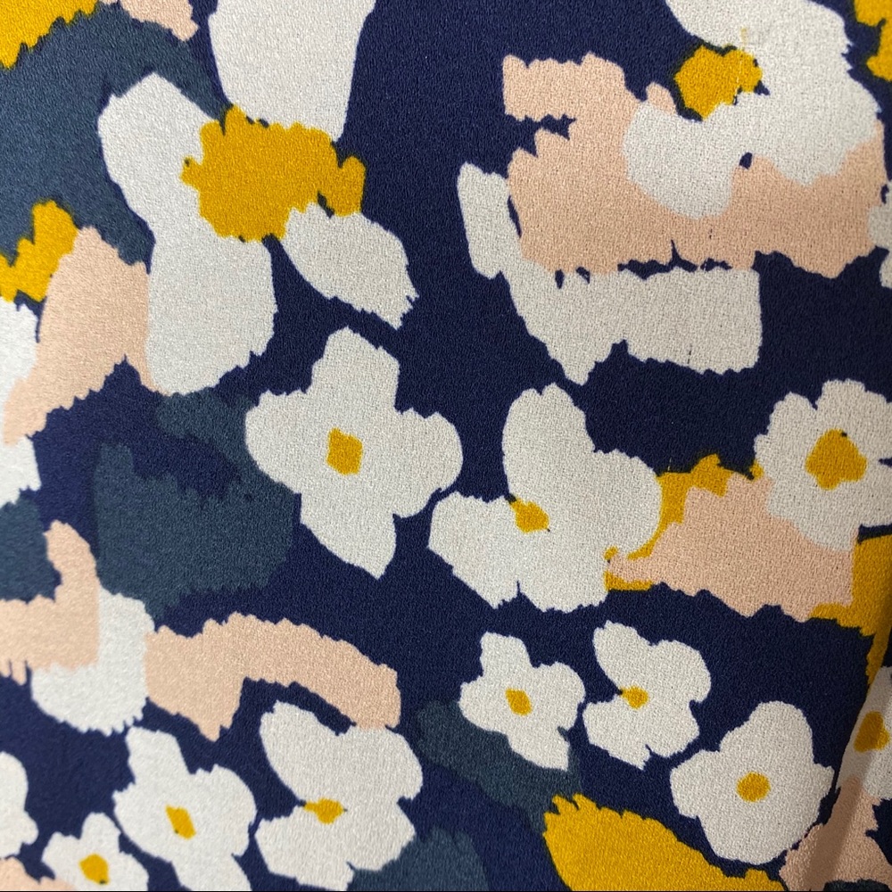 Abstract Floral Pattern Top - Picture 5 of 5